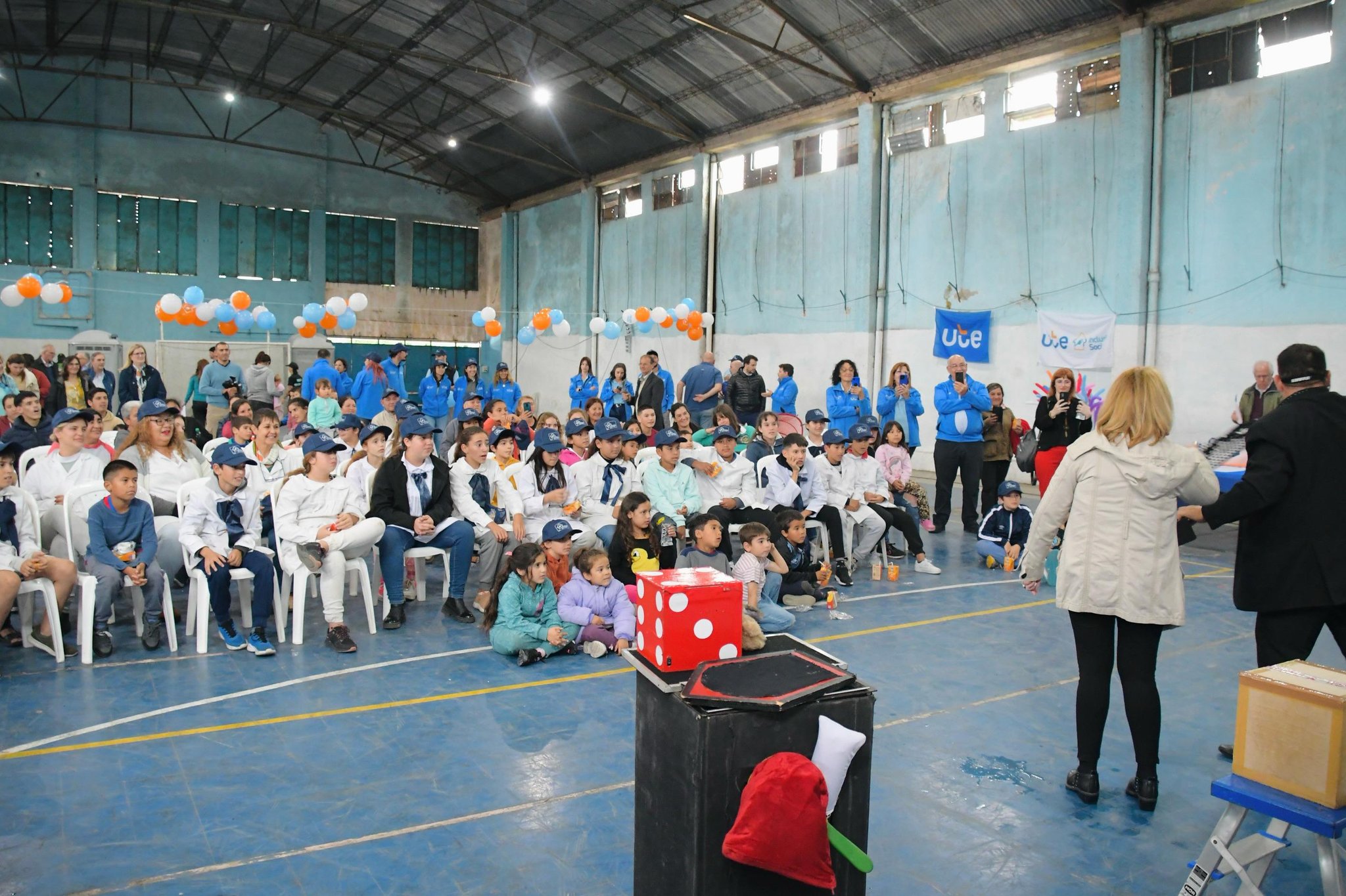 Inauguración de las obras de regularización del servicio eléctrico para 140 familias en el Barrio Cerro de la ciudad de Mercedes