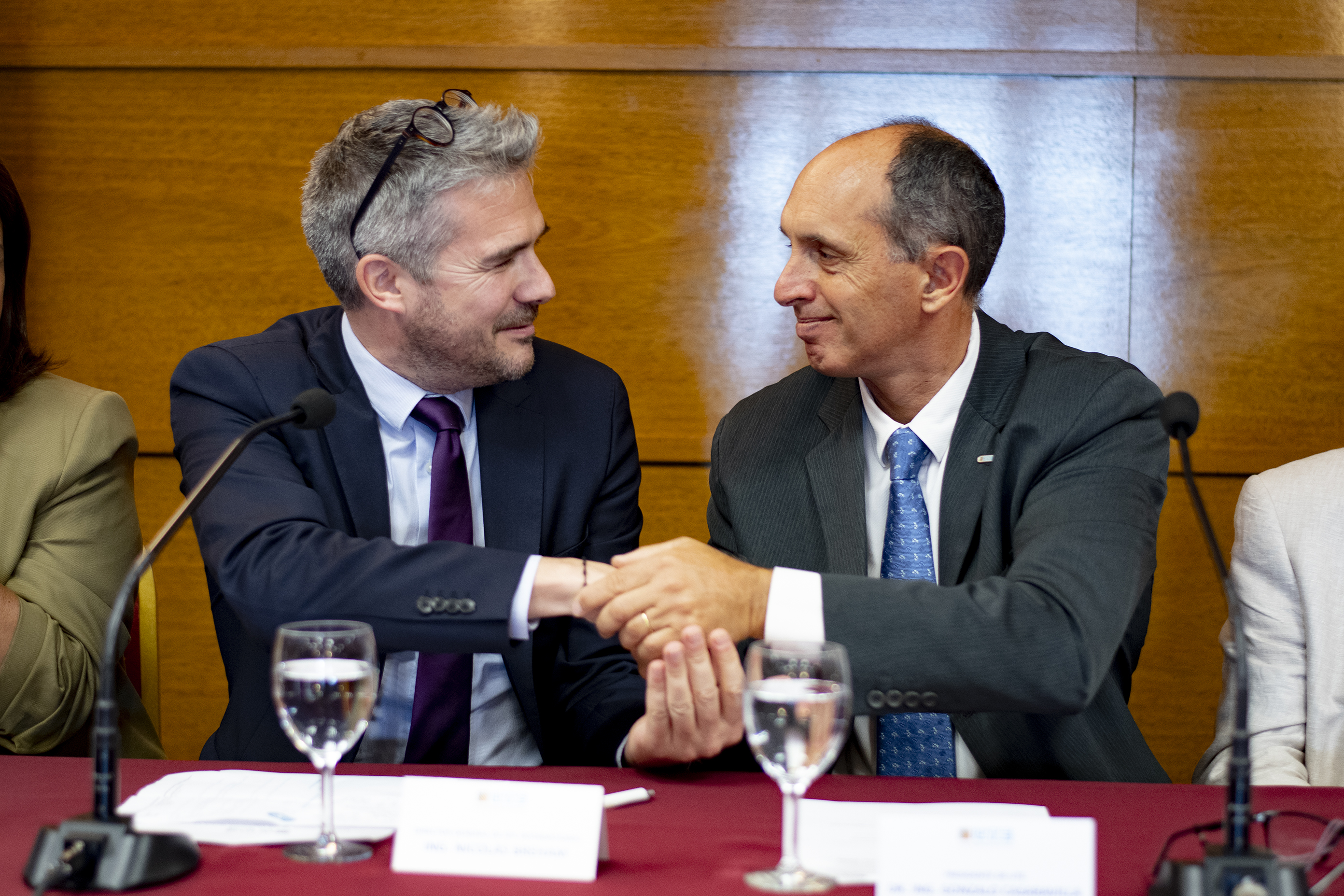 Director general de RTEi Nicolas Bréham y presidente de UTE Gonzalo Casaravilla