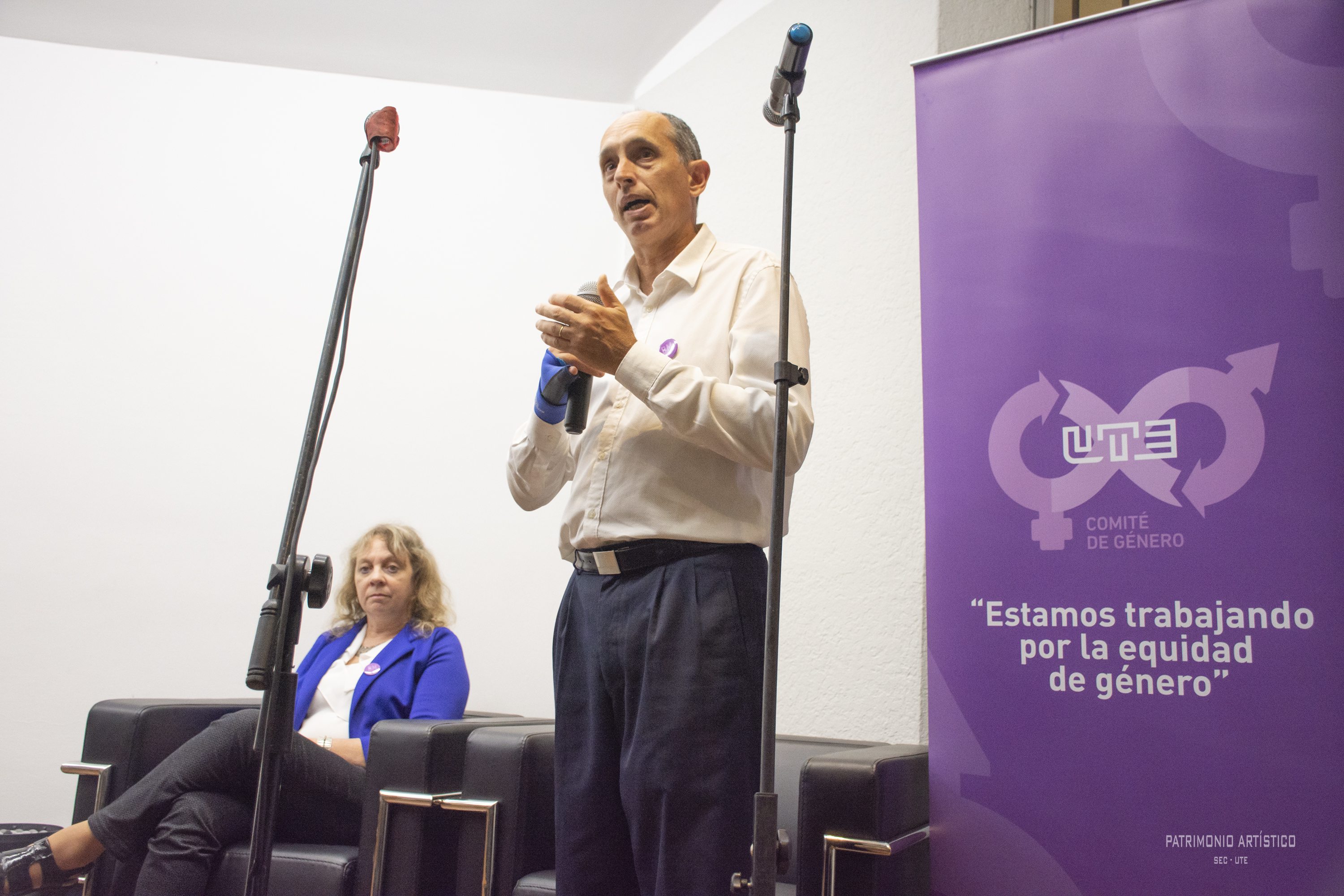 El presidente de UTE disertando en evento de por la Equidad de Género