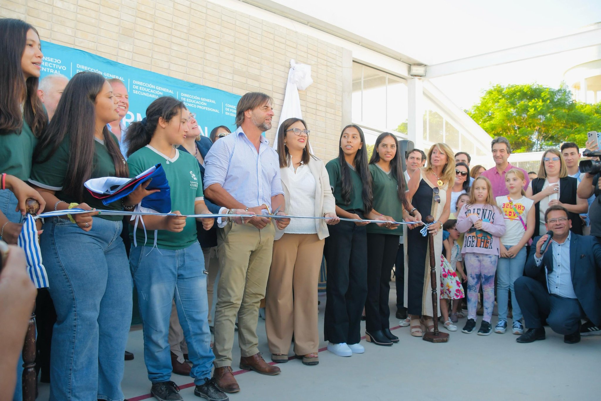 UTE presente en las inauguraciones de los liceos rurales de Tranqueras (Rivera) y Curtina (Tacuarembó). 