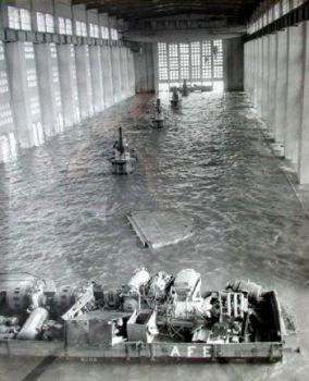 La sala de turbinas, completamente invadida por el agua en las inundaciones de 1959
