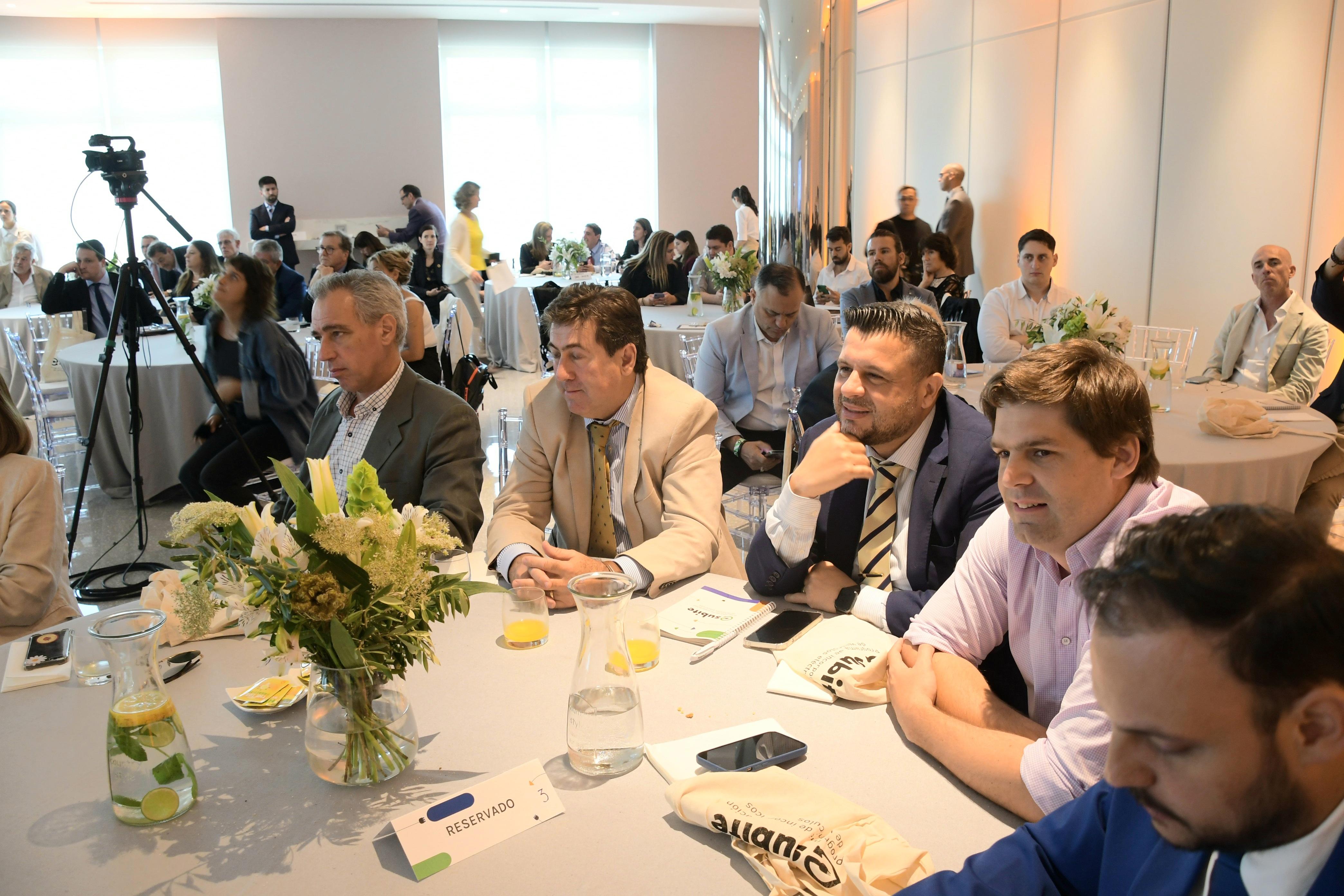 Julio L. Sanguientti y Felipe Algorta presentes en el II Foro Internacional de Movilidad Eléctrica