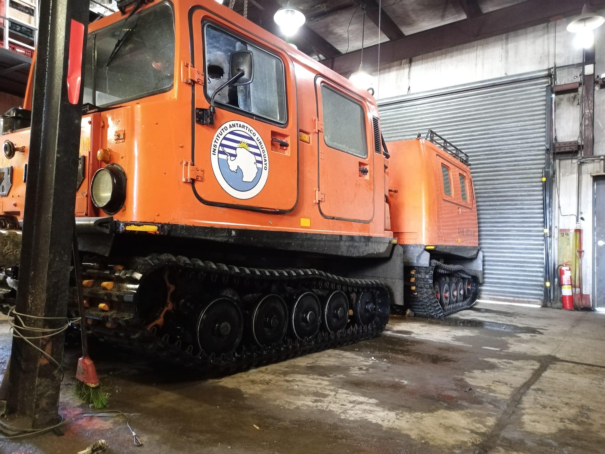 UTE en la Base Antártica uruguaya