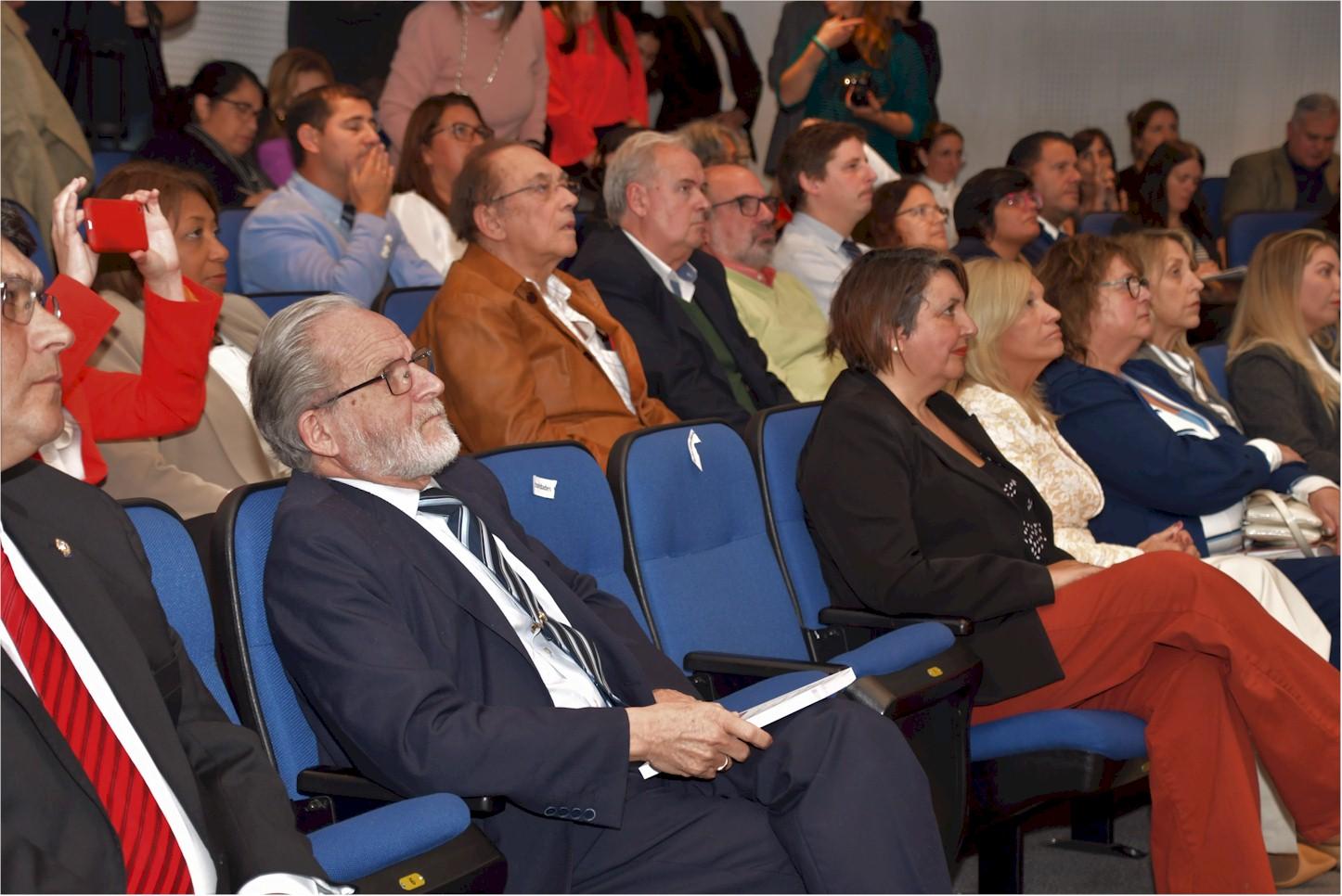 Director de UTE Enrique Pées Boz en la presentación del Plan de Acción 2023 del Programa Familias Fuertes