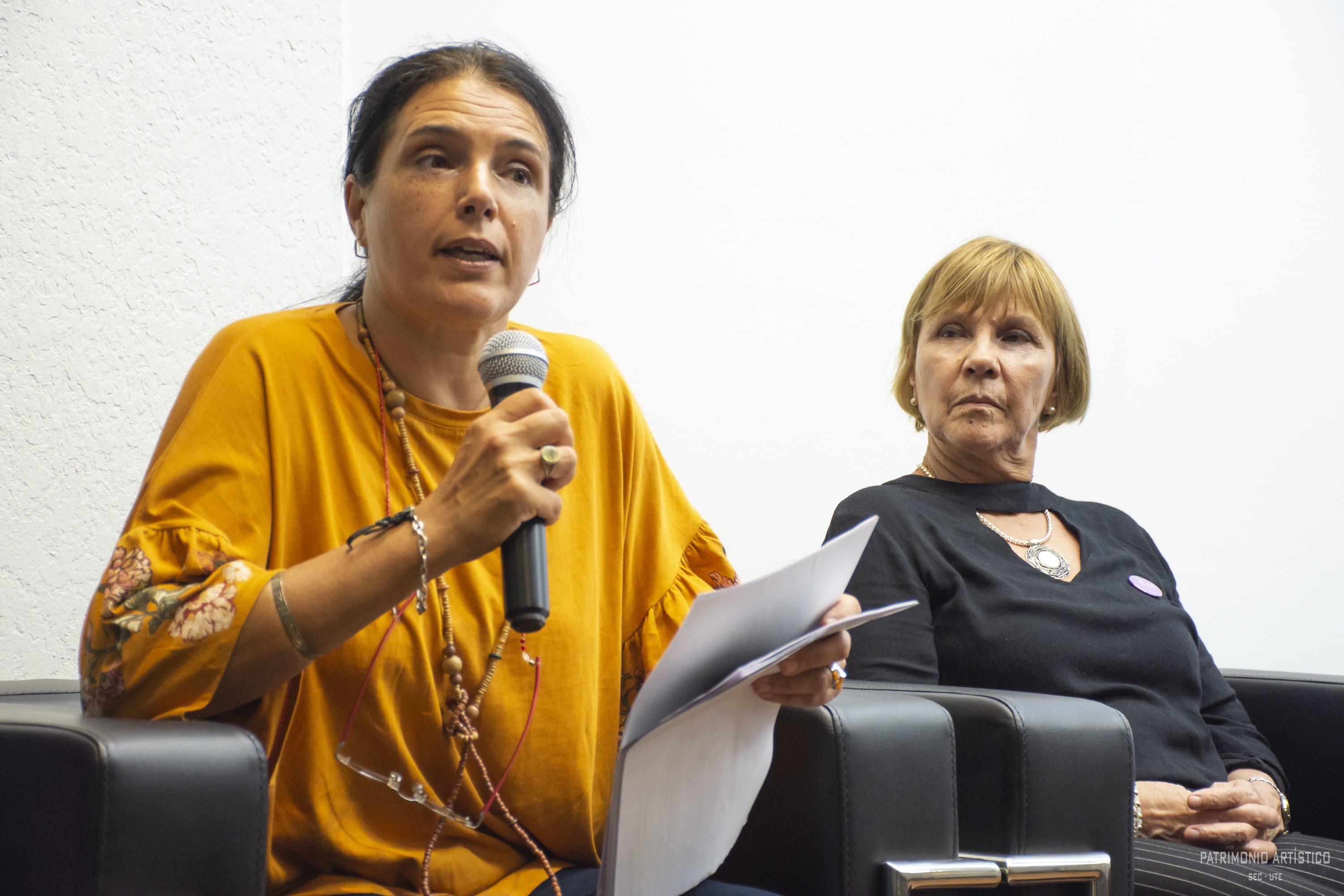 Sandra Bottero del Comité de Género y la directora Cristina Arca